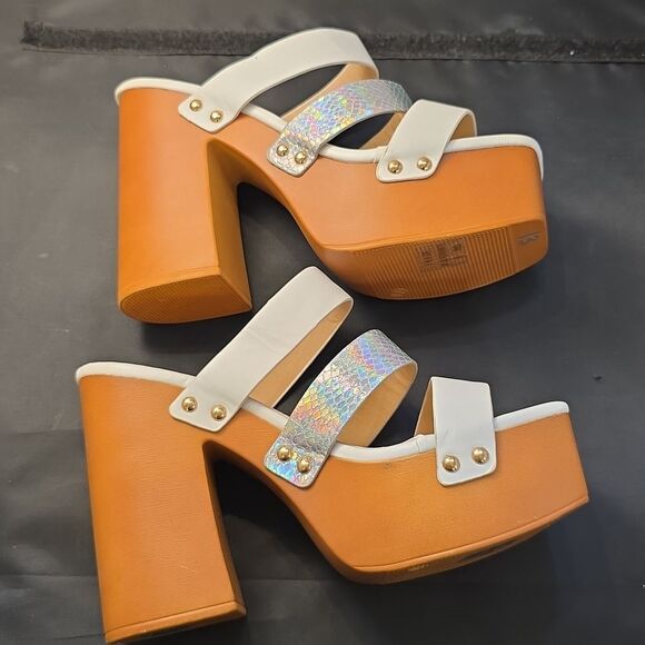 BRAND NEW KAYLEEN BY LOS ANGELES THREE STRAPS  BLOCK -HEEL SQUARE TOE SANDAL - Picture 10 of 15